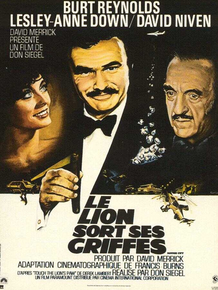 LE LION SORT SES GRIFFES